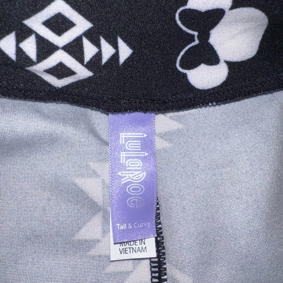 LuLaroe Disney Mickey Tall/Curvy(plus) black/white print legging - Picture 3 of 7